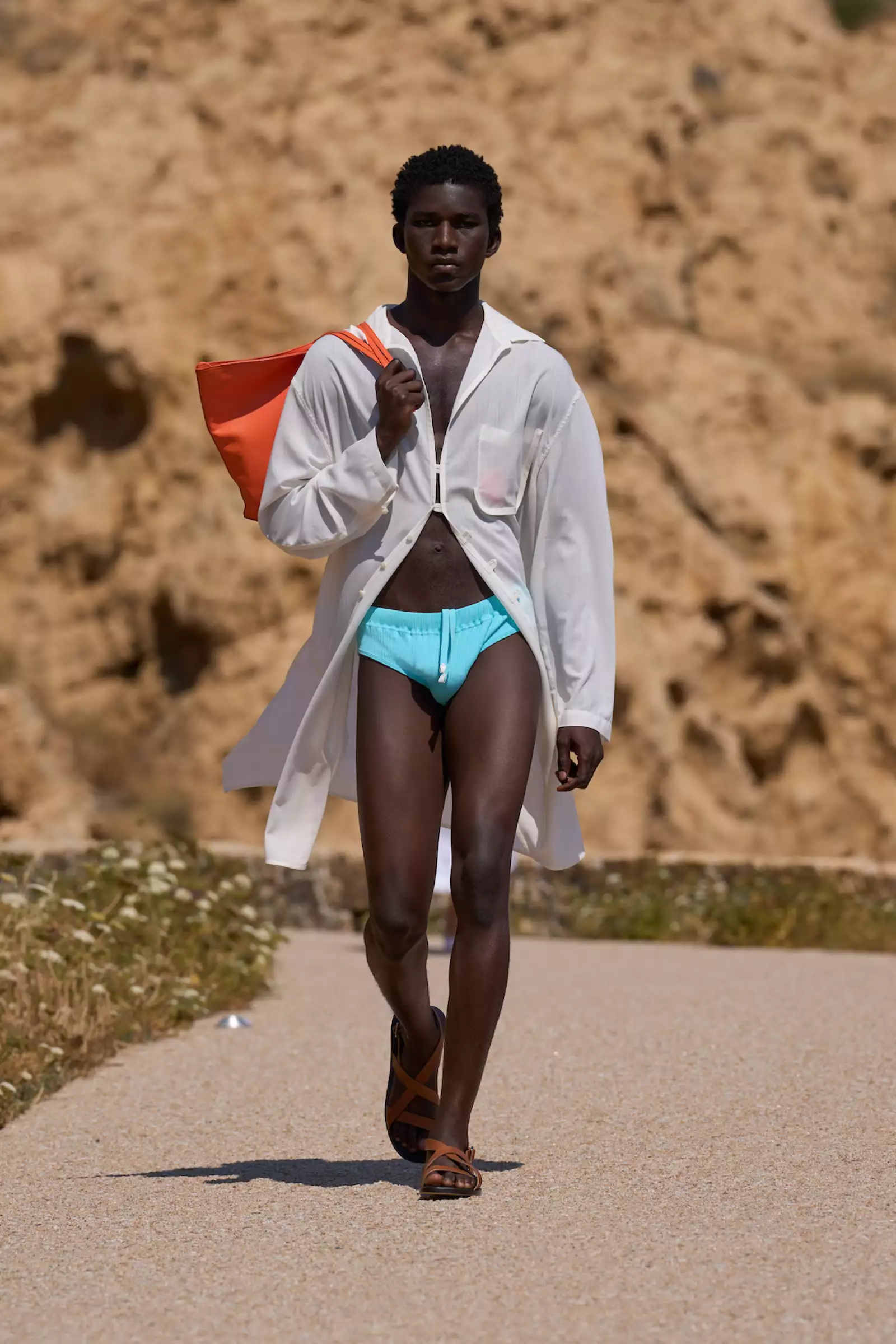Jacquemus PO S27 002.jpg