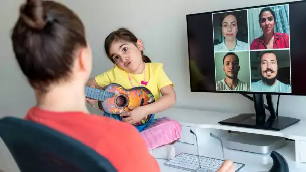 ¿Los niños deben ser visibles en el trabajo?