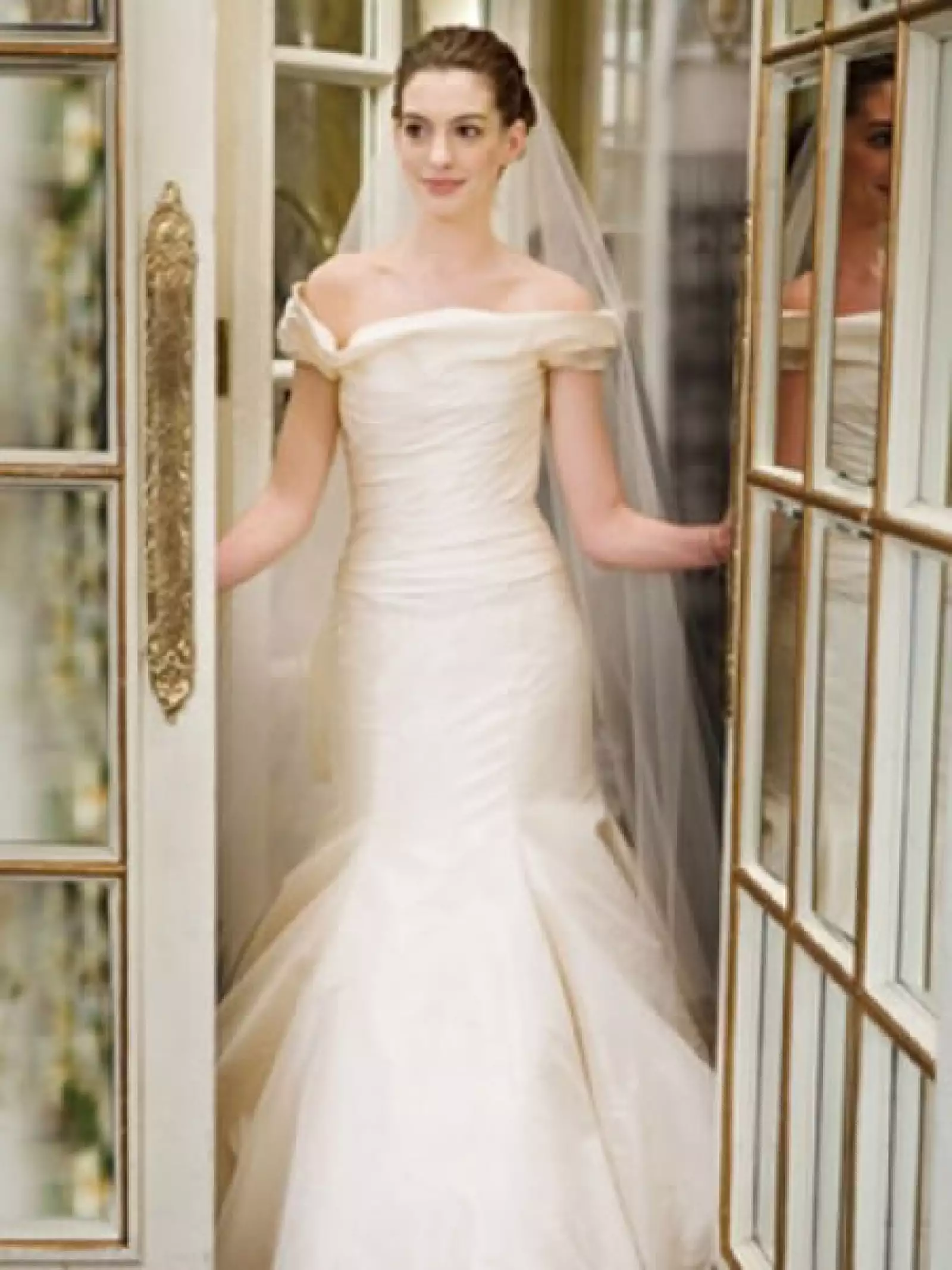 Anne Hathaway, usó un vestido Vera Wang en Guerra de Novias, que se estrenará en México el próximo 30 de enero.