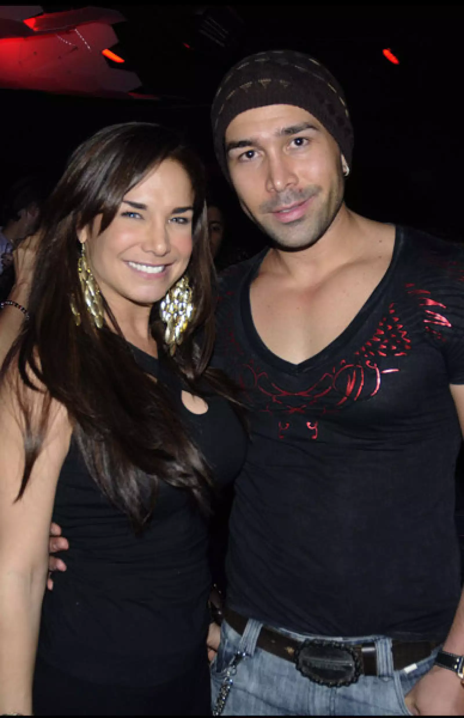 La actriz y cantante Liz Vega llegó a la fiesta acompañada de su novio Daewin.