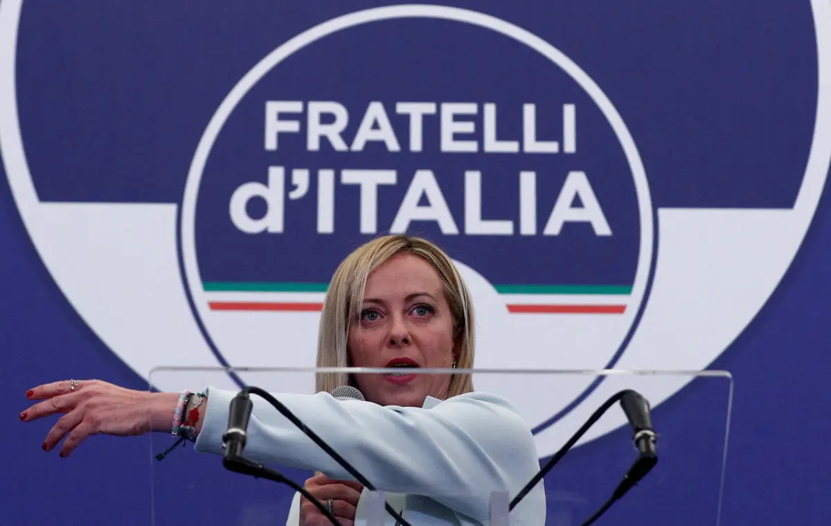 La líder de Hermanos d Italia, Giorgia Meloni, habla en la sede del partido el día de las elecciones legislativas. 