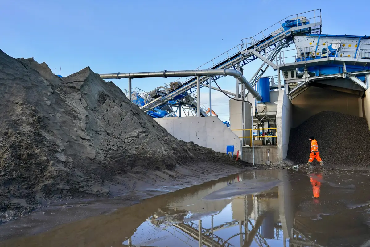 Urban Quarry Recycling Construction Waste Opens In Teesside