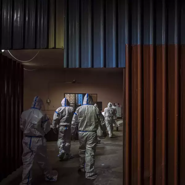 India registró el jueves el mayor recuento diario de nuevas infecciones de COVID-19, con 314,835 casos, mientras una segunda ola de la pandemia suscita nuevos temores sobre la capacidad de aguante de unos servicios de salud que se están desmoronando.