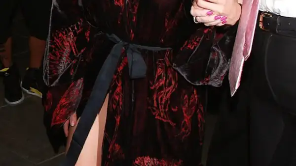 Lady Gaga se coloca como nuestra peor vestida y Rita Ora le hace competencia; mientras tanto Winona Ryder hace un gran comeback con un gran look y estamos amando el estilo de Hailee Steinfeld.