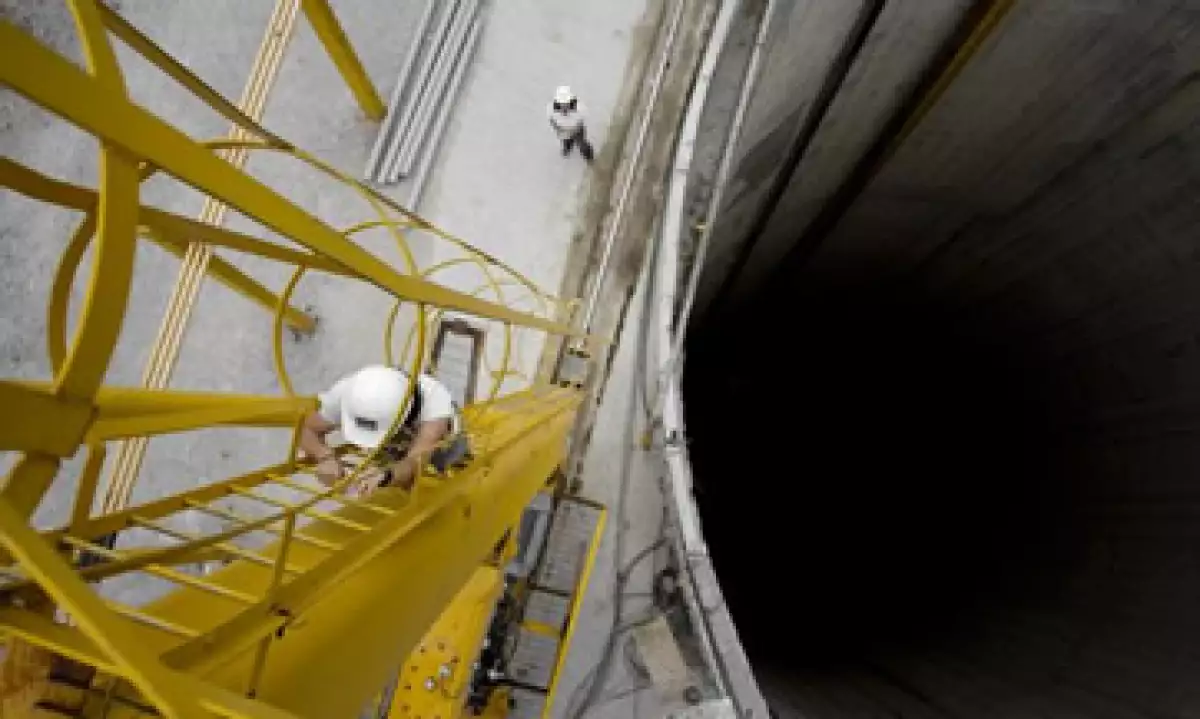 En el Túnel Emisor Oriente (TEO) trabajan más de 12,000 obreros. Tiene un diámetro de siete metros y una profundidad de entre 30 y 150 metros. Transportará 150 metros cúbicos de aguas pluviales y residuales por segundo. (Foto: Duilio Rodríguez y Alex Hern