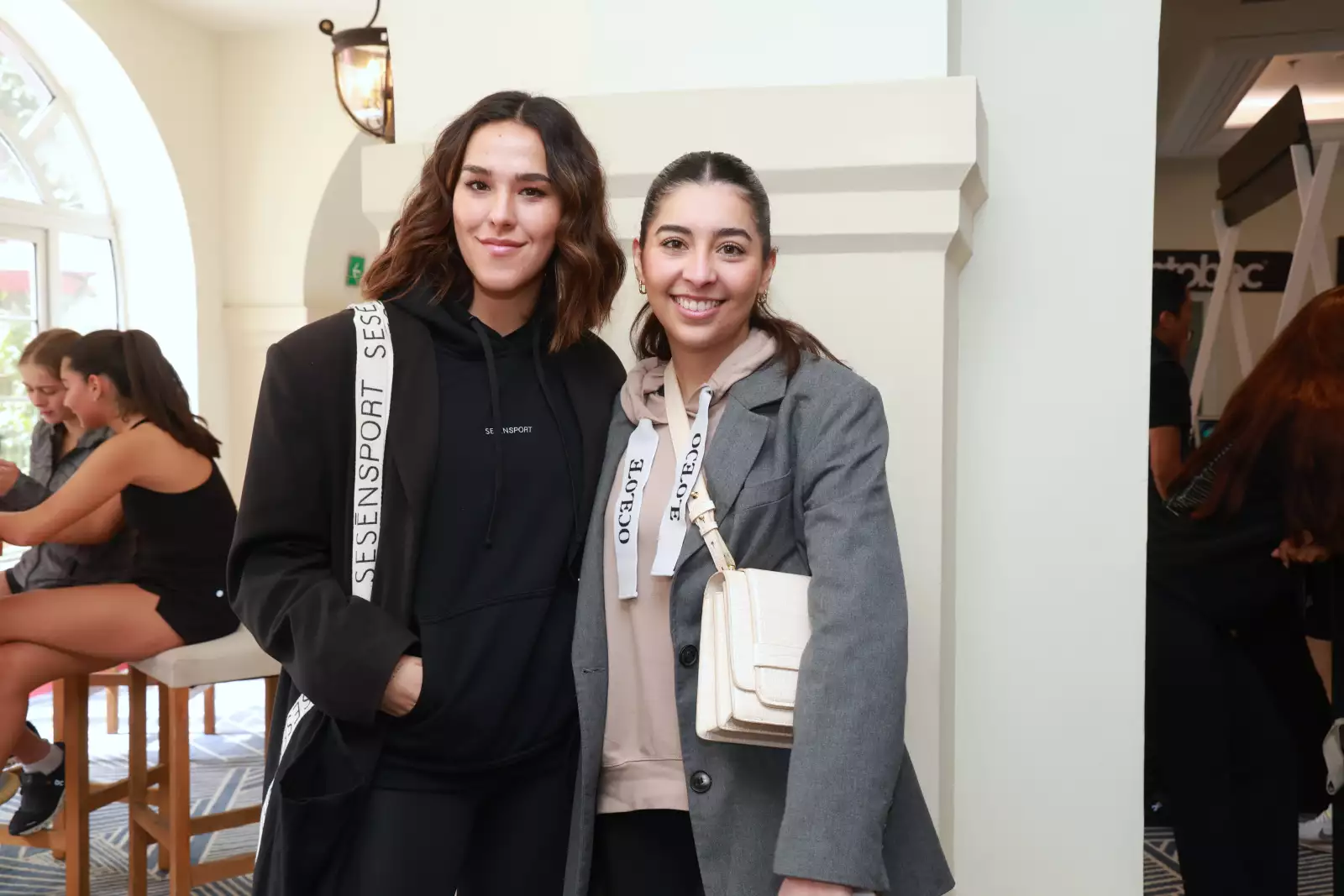 Ana Laura Lezama y Elisa Abreu 