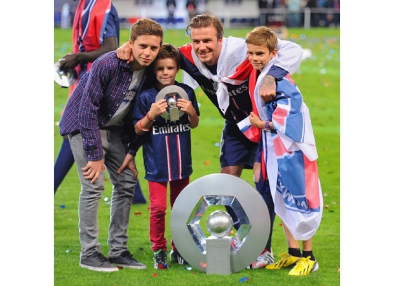 David con sus hijos varones, Brooklyn, Romeo y Cruz. ¿Quién se parece más a él cuando era pequeño?