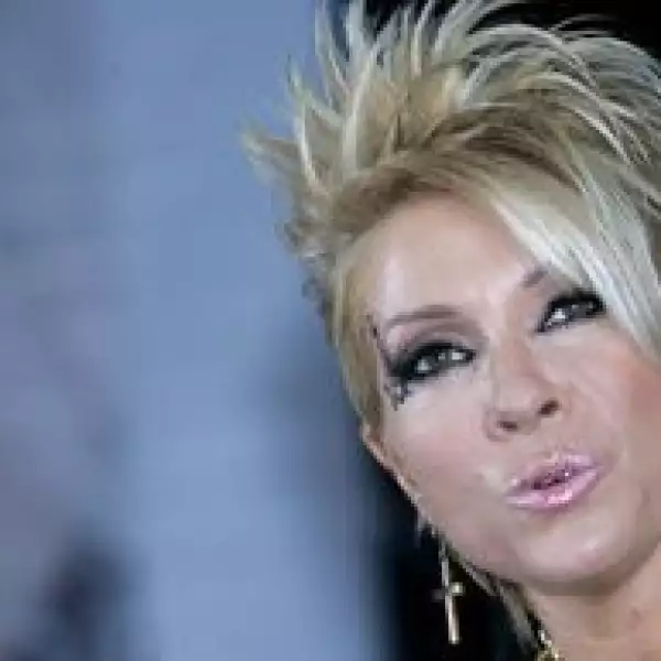 La cantante mexicana Yuri y su esposo Rodrigo Espinoza cumplieron el sueño de ser padres, luego de 14 años de matrimonio, al adoptar a la pequeña Camila, de siete meses.