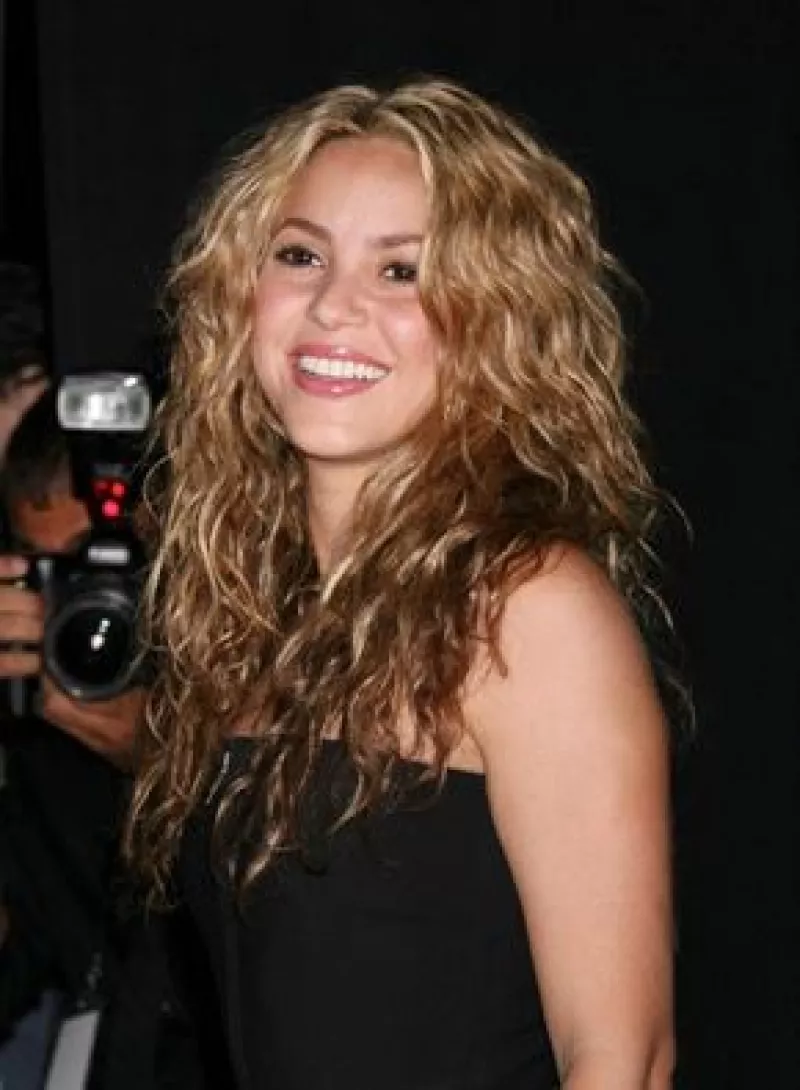 El día de ayer la colombiana leyó fragmentos literarios, habló de su país y de su fundación ante alumnos de una escuela pública de educación primaria.