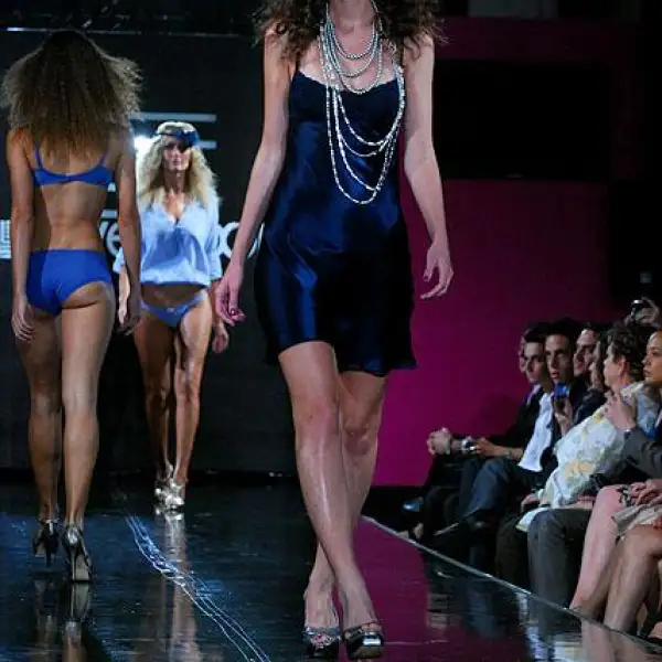 PASARELA LENCERIA LIVERPOOL