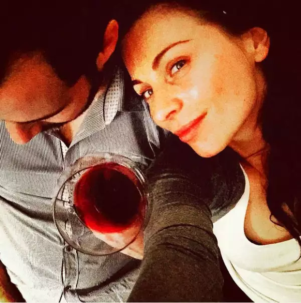 La pareja disfrutó de un relajado sábado por la noche.