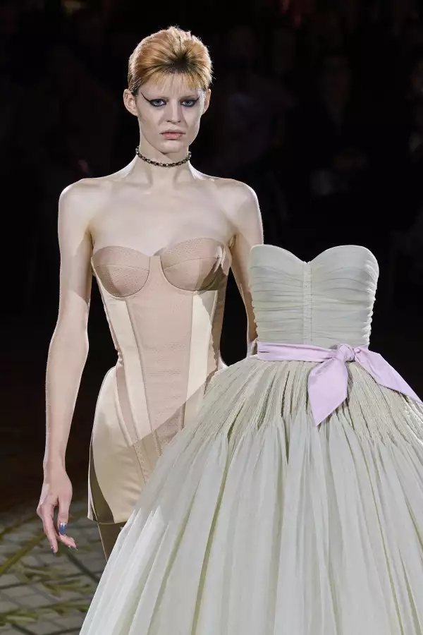 viktor-rolf-vestidos-al-reves.jpg