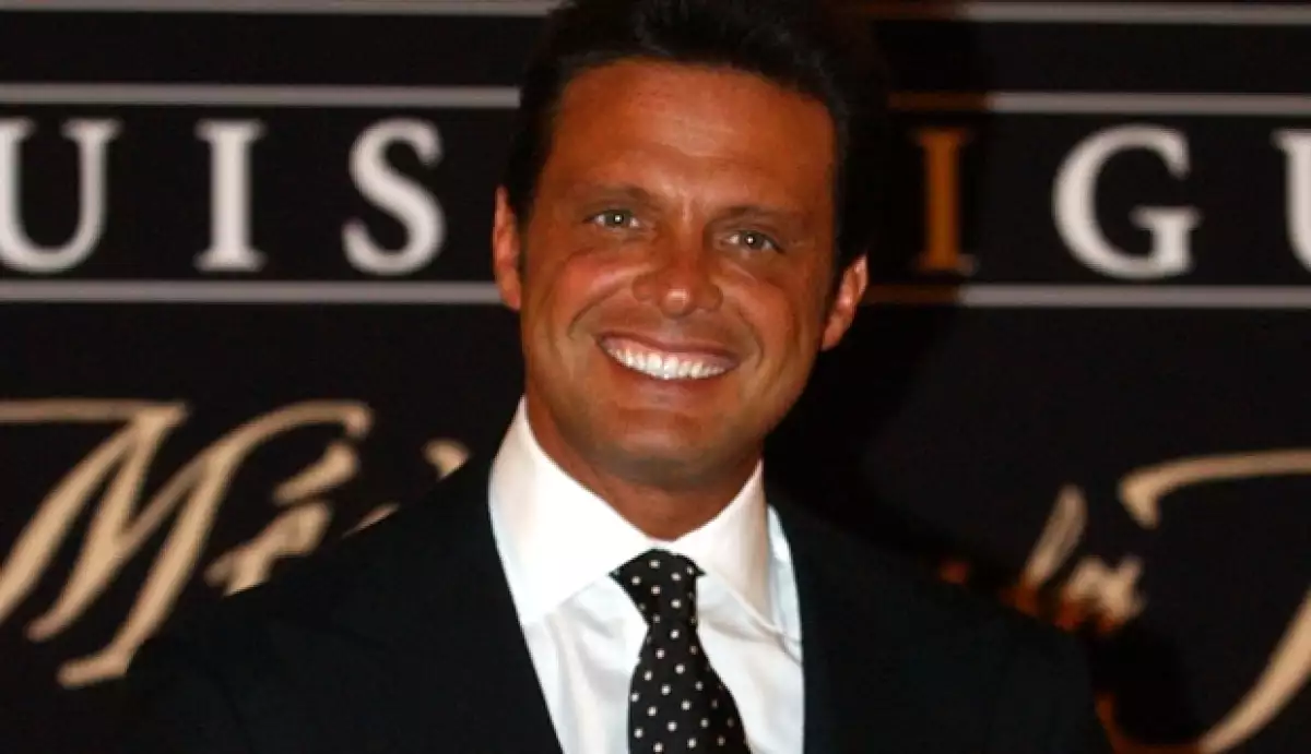 "El artista estuvo varios días hospitalizado y su hermano (Alejandro Basteri) ha estado junto a él", dijo el presentador Raúl de Molina.