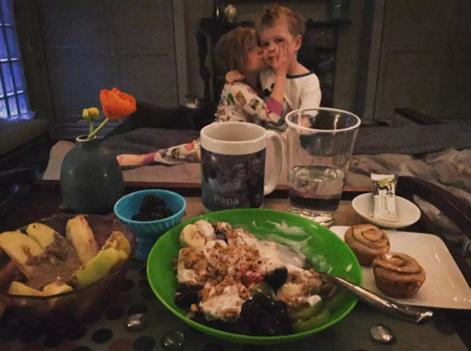 Para los hijos de Neil Patrick Harris este fue un fin de quedarse en casa.