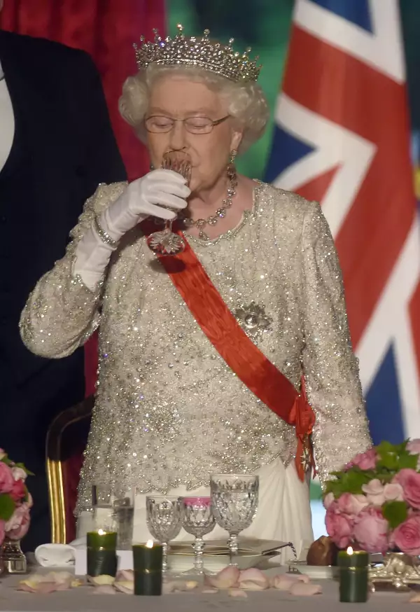 Queen Elizabeth II On Official Visit In Paris : Day 2