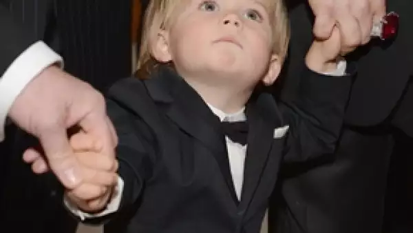 La fiesta, de la cual la estrella del pop británico es anfitrión, se llenó de famosos, quienes saludaron al pequeño de dos años. Entérate de los mejores momentos de la celebración.