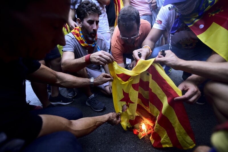 División de opiniones