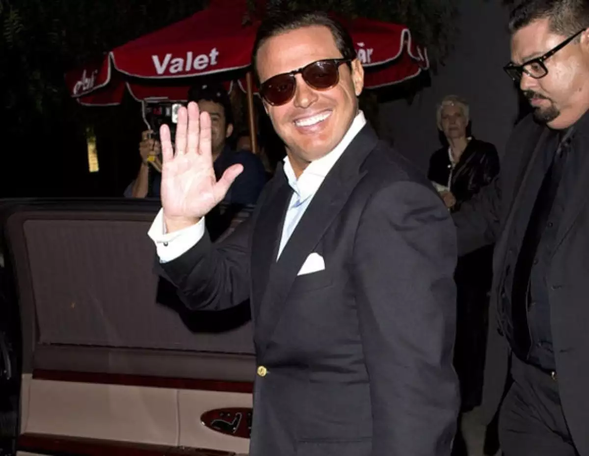 Según se informó en Radiofórmula fueron tres aeronaves cargadas con alimentos y medicinas las que el intérprete envió a las zonas afectadas por lo huracanes Manuel e Ingrid.