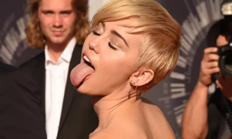 Miley Cyrus sabe que el escándalo puede ser un negocio muy redituable.  (Foto: Getty Images)