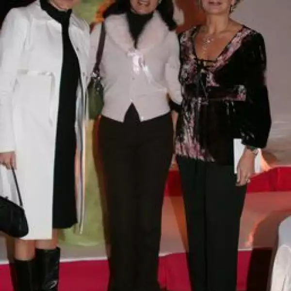 Alejandra de Cima, Bertha Aguilar, Maria Antonia Puron (dueña Ceremonia)