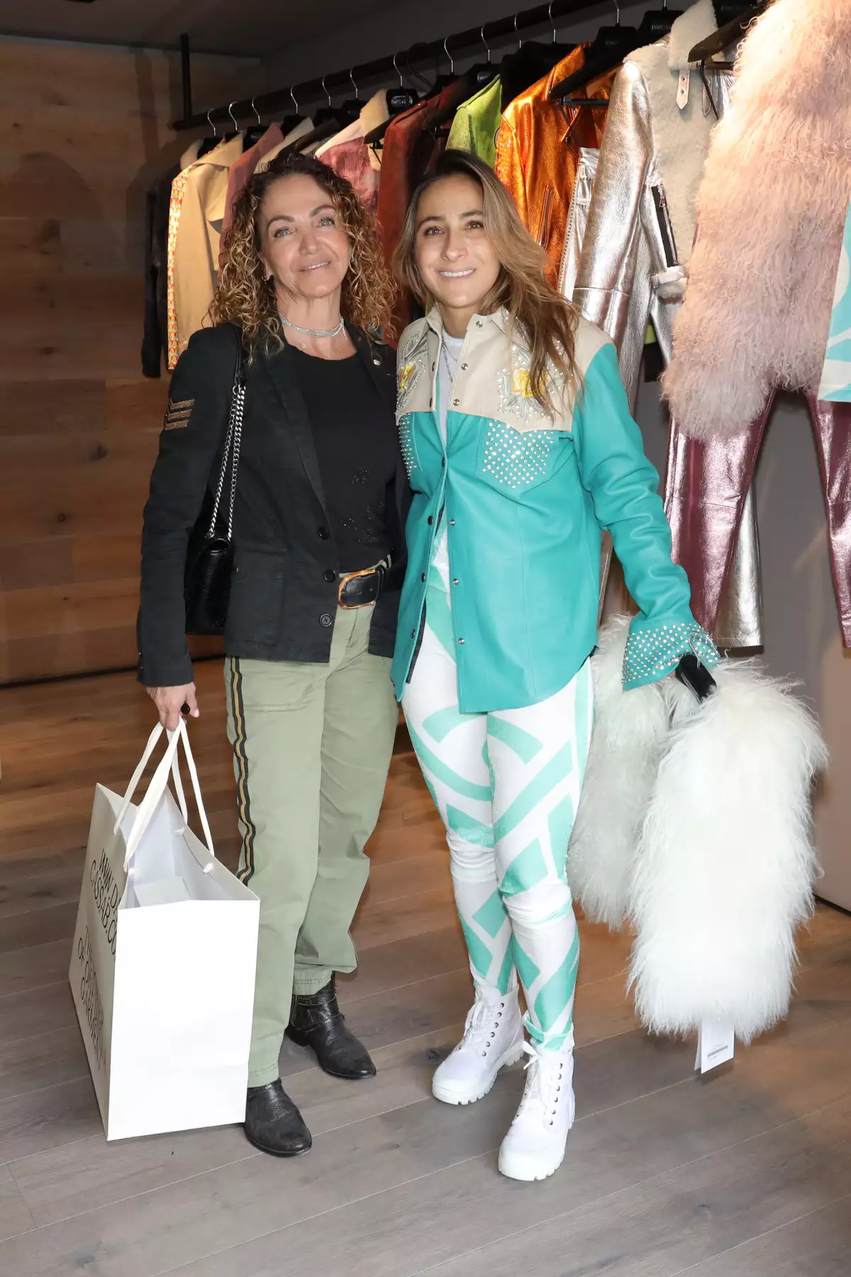 Rosa Hanono y Rina Bissu en la tienda de Dan Cassab