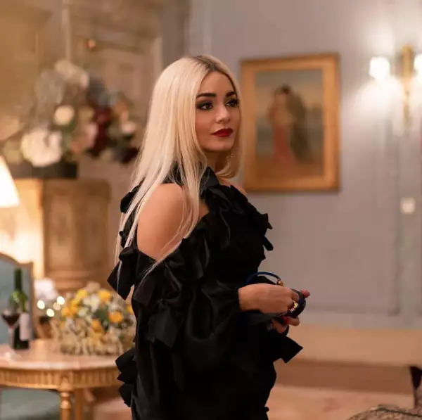 vanessa-hudgnes-cambio-look-lady-gaga.png