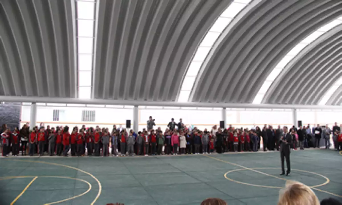 El secretario Aurelio Nuño visitó una escuela rehabilitada en el DF con el programa Escuelas al CIEN. (Foto: Cuartoscuro )