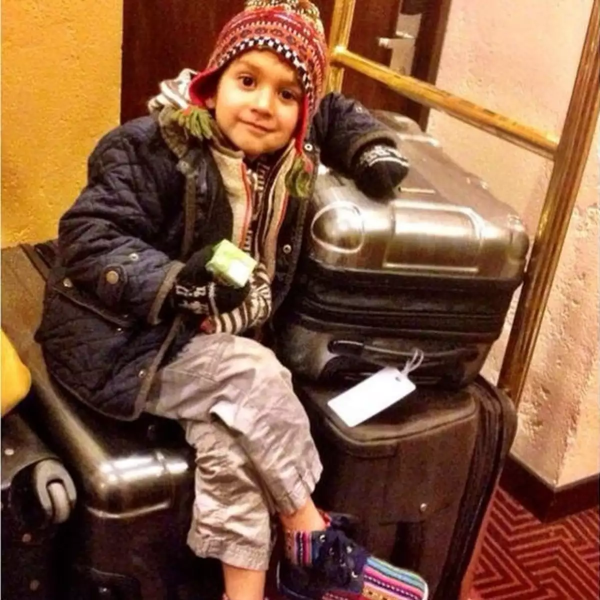 La actriz contó en entrevista cómo su hijo Iam la ha impresionado con sus recién descubiertas habilidades deportivas, además de cómo el pequeño disfruta al viajar con sus papás.