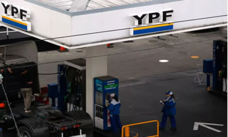 YPF enfrenta la oposición de Repsol ante el acuerdo que ha firmado con Chevron para explotar el yacimiento de Vaca Muerta. (Foto: Reuters)