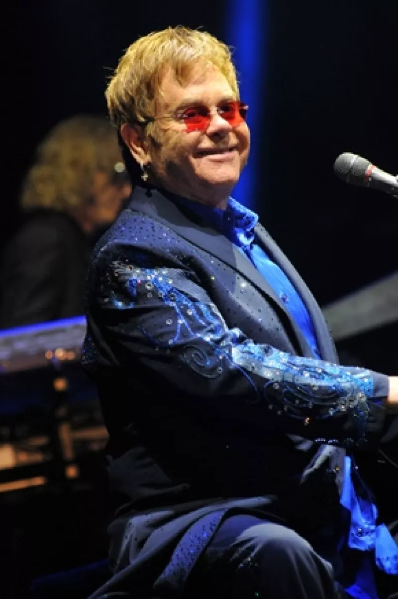 Elton John habló muy bien de One Direction.