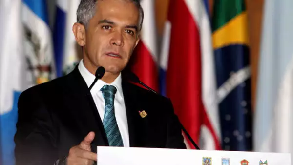 El jefe de Gobierno de la Ciudad de México indica que tiene toda la intención de participar y que lo hará con un proyecto de izquierda.