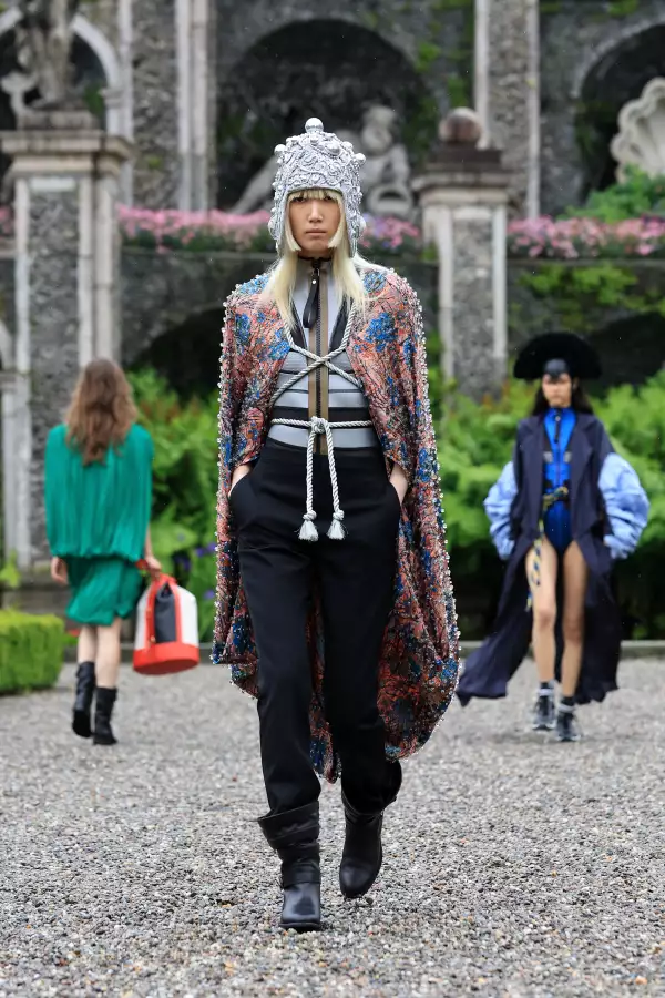 Louis Vuitton Cruise Show 2024 - Runway