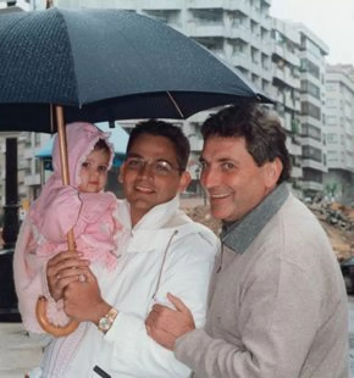 Aquí con María, la primogénita, y su papá Carlos Mouriño Atanés.