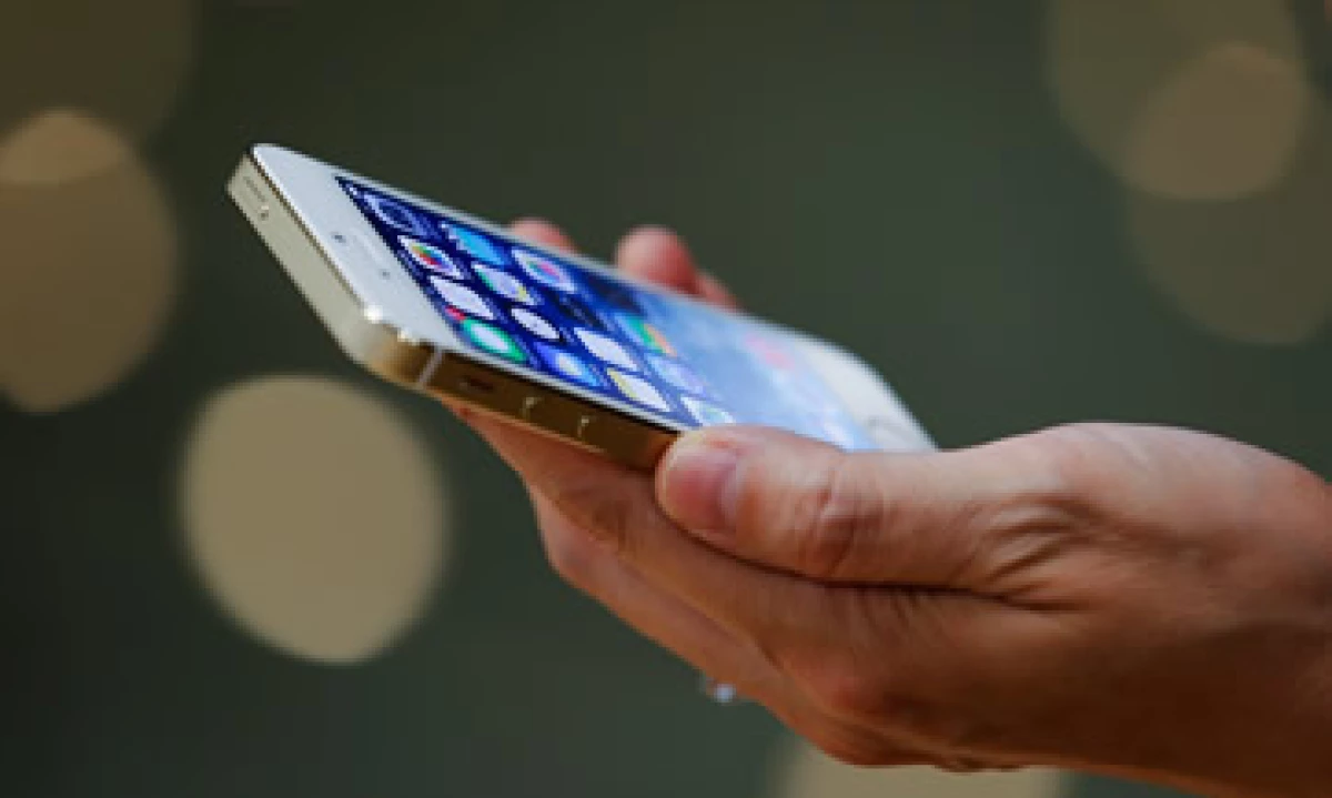 La ley canadiense autoriza examinar bienes como celulares en terminales aéreas. (Foto: Getty Images )