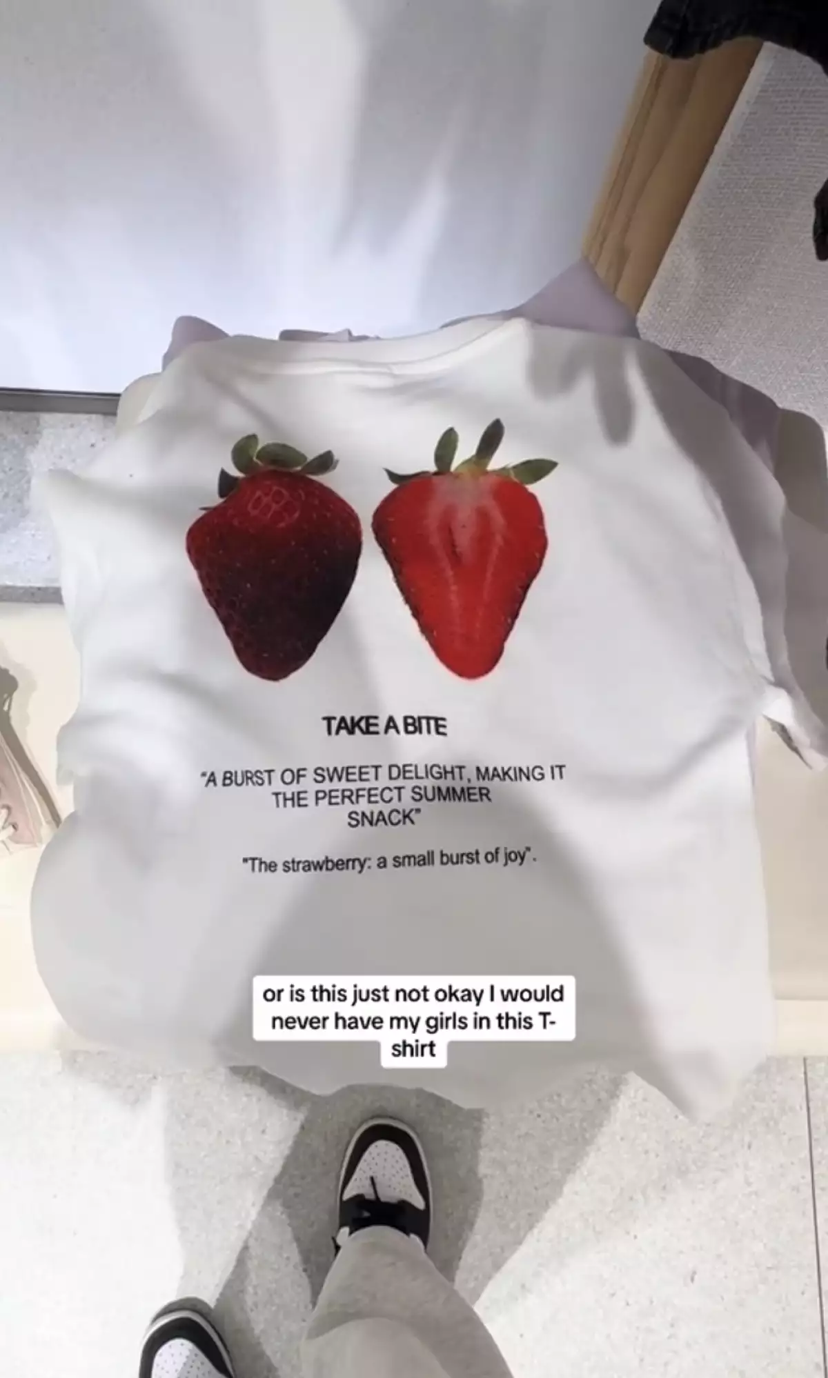 Zara retira playera niñas