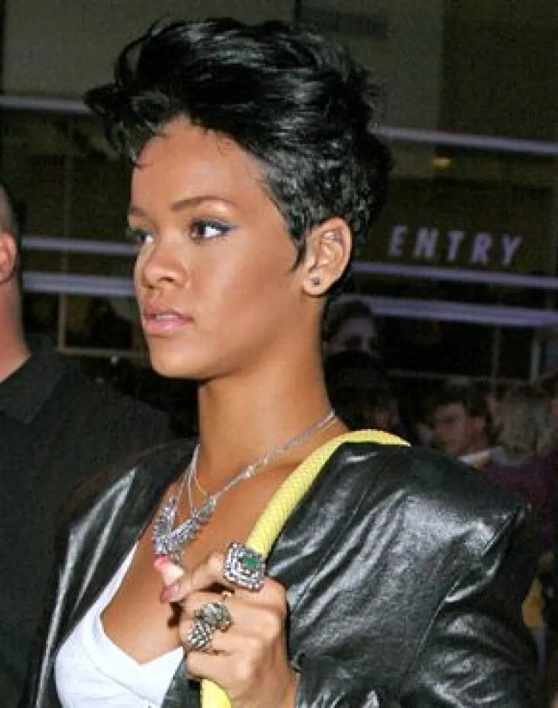 La intérprete de Please don't stop the music comparecerá el próximo 22 de junio ante un juez de Los Angeles como parte del proceso judicial que se le sigue a su ex pareja Chris Brown.