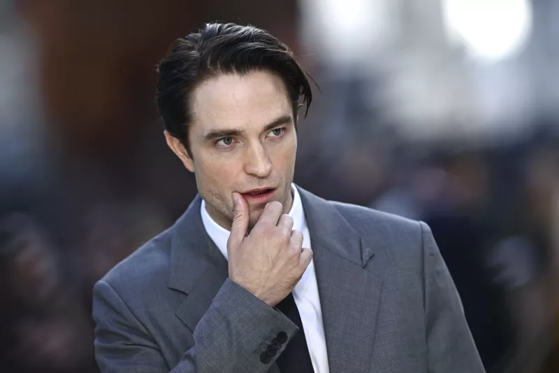 Festival de Venecia anuncia selección oficial que incluye peli con Pattinson y documental sobre Oasis