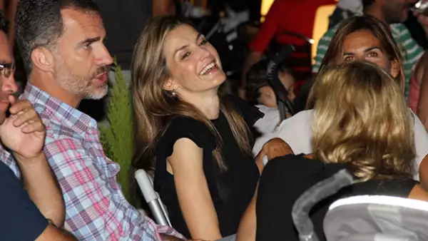 Los monarcas de España asistieron por sorpresa a un concierto de Jaime Anglada en el Club de Vela Calanova en Palma de Mallorca.