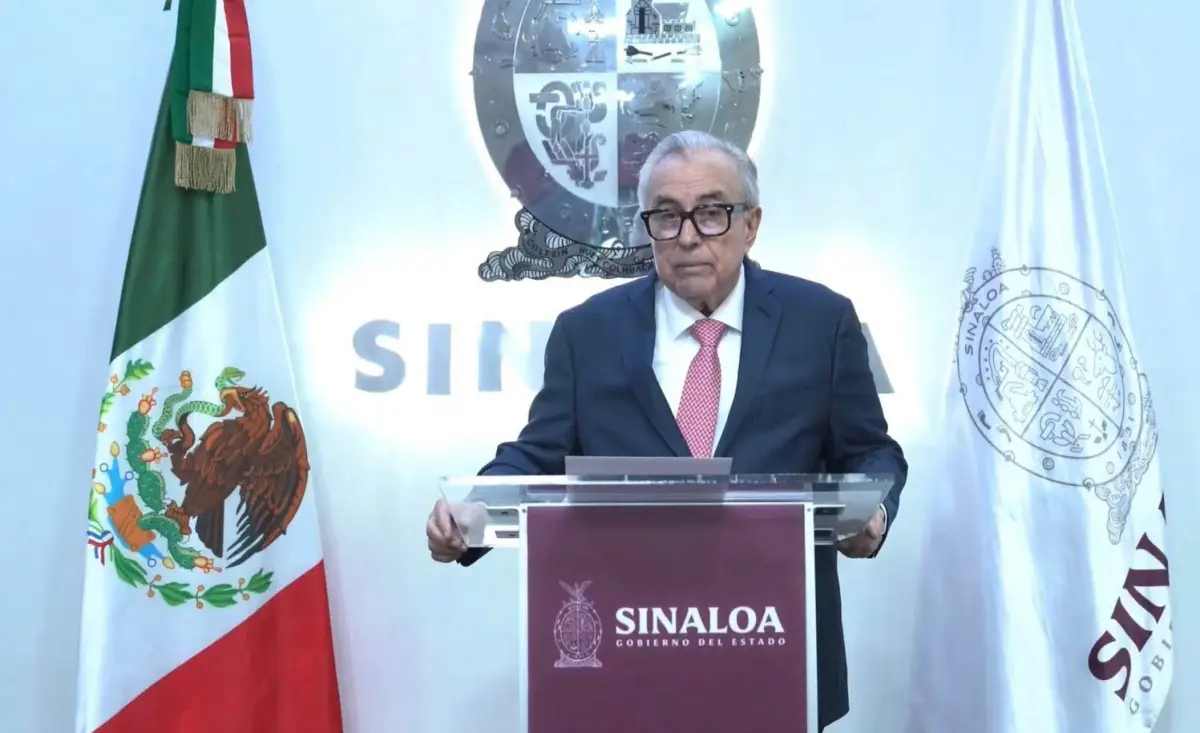 Rubén Rocha Moya ofrece una conferencia de prensa el 1 de mayo pasado, cuando aún no solicitaba licencia como gobernador. 