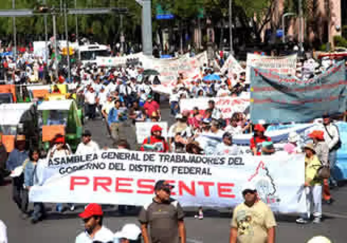 En el marco del Día del Trabajo, distintas organizaciones sindicales realizaron una marcha por las principales avenidas del Centro Histórico, la movilización concluyó con un mitin en el Zócalo de la Ciudad de México. (Foto: Notimex)