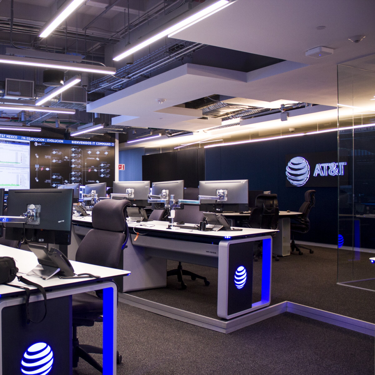 AT&T crece 25% en clientes pero se estanca en ingresos