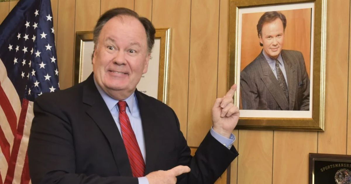 Muere Dennis Haskins, el entrañable director Belding de ‘Salvados por la campana’, a los 75 años