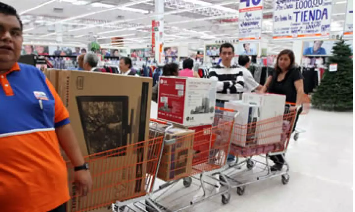 Analistas no descartan que muchos consumidores hayan aprovechado el Buen Fin para adelantar compras que normalmente hacen en diciembre. (Foto: Notimex)