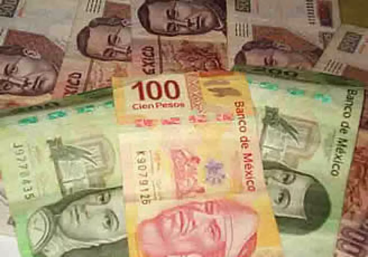 En ventanillas de bancos y casas de cambio, el peso cotizaba en 11.32 por dólar a la compra y en 11.72 a la venta. (Foto: Karina Hernández )