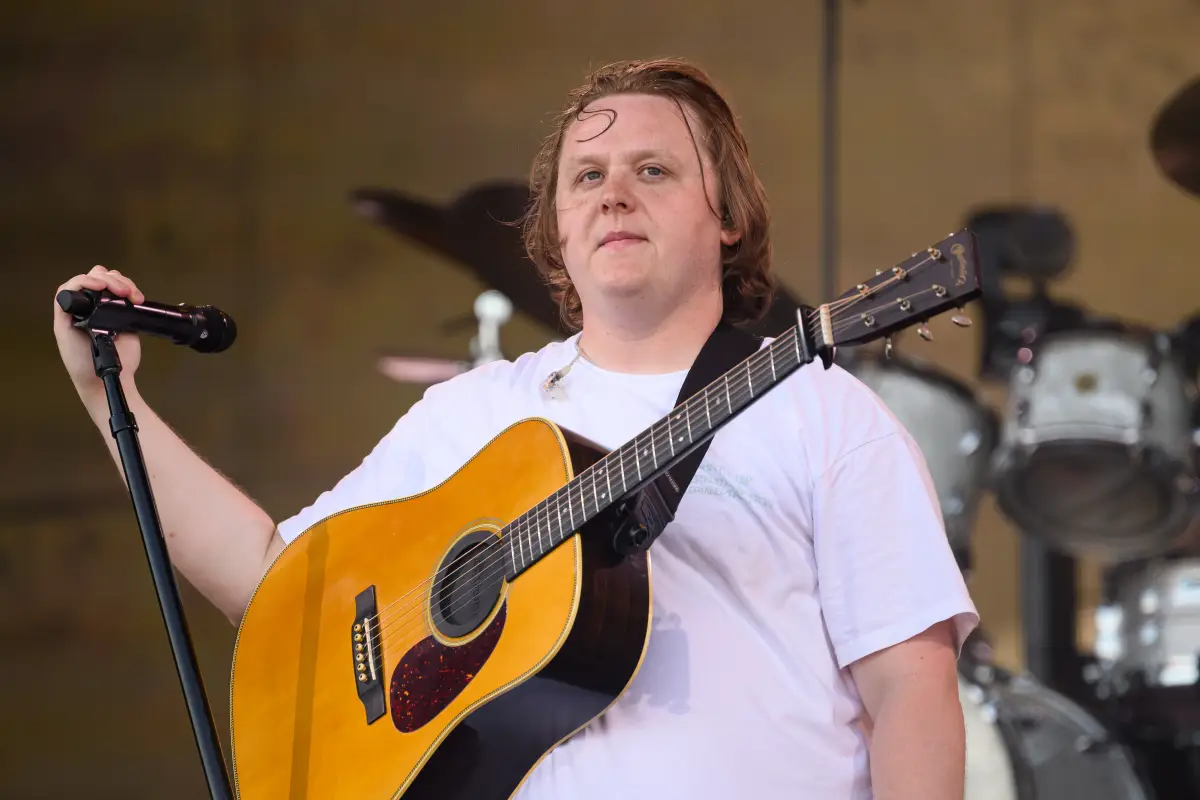 lewis-capaldi-sindrome-tourette