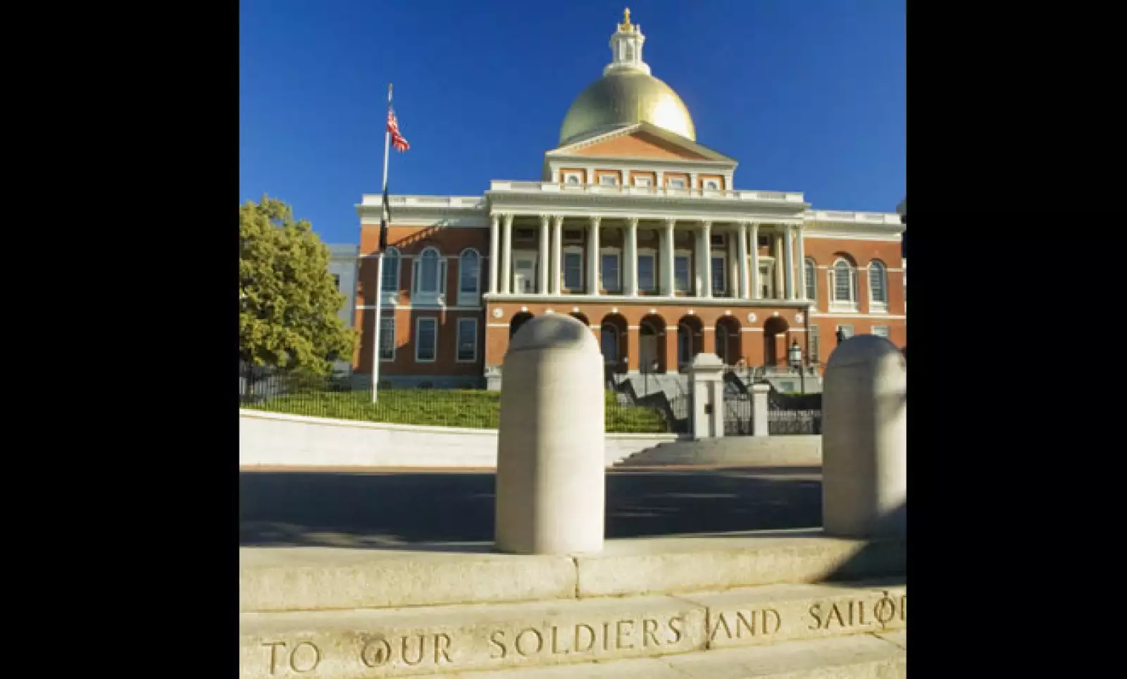 En el barrio exclusivo de Beacon Hill se ubica la residencia del poder del estado.