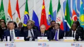 Funcionarios, incluidos el presidente de Sudáfrica, Cyril Ramaphosa, el presidente ruso Vladimir Putin y el presidente de China, Xi Jinping, asisten a una sesión plenaria en el formato de divulgación/BRICS Plus en la cumbre BRICS en Kazán el 24 de octubre de 2024.