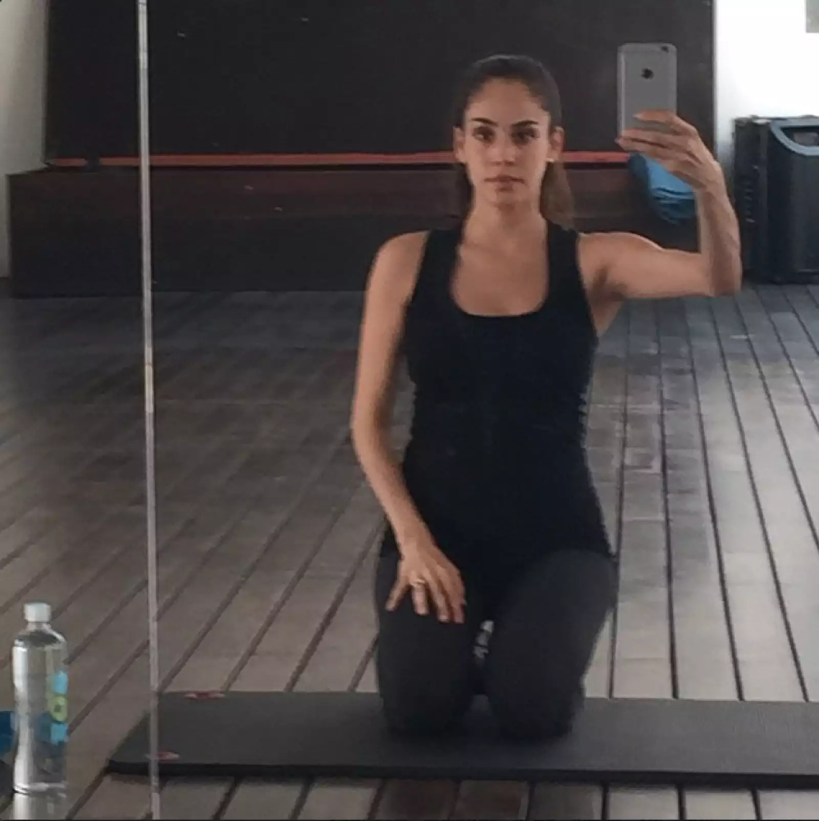 Fit mom! Durante todo su embarazo ha cuidado su figura, practicando yoga y haciendo ejercicios adecuados a su condición.