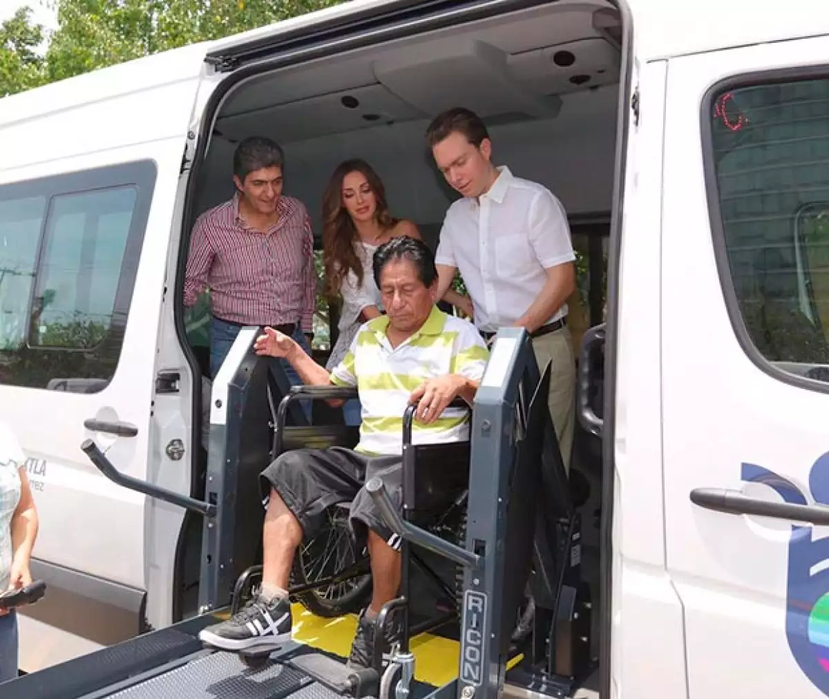 Posteriormente pusieron en marcha camiones de utilidad para personas con discapacidad.