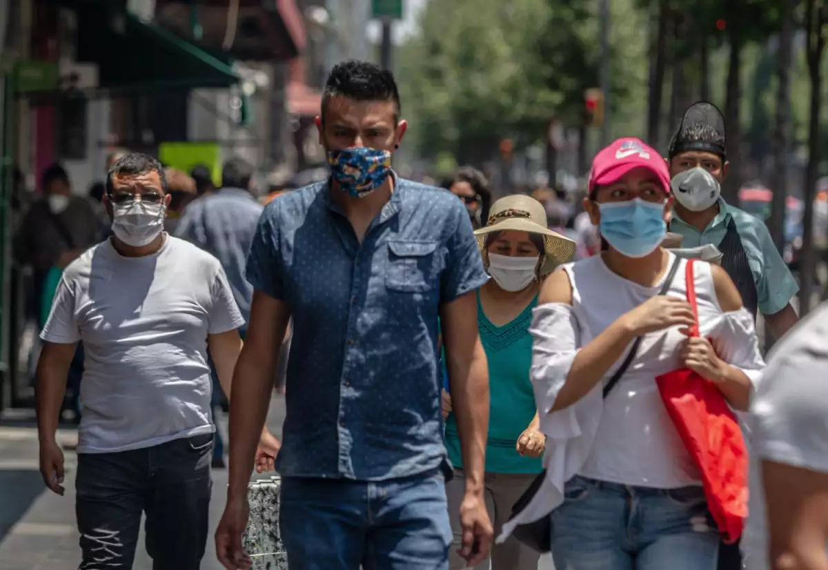 Gente con cubrebocas
